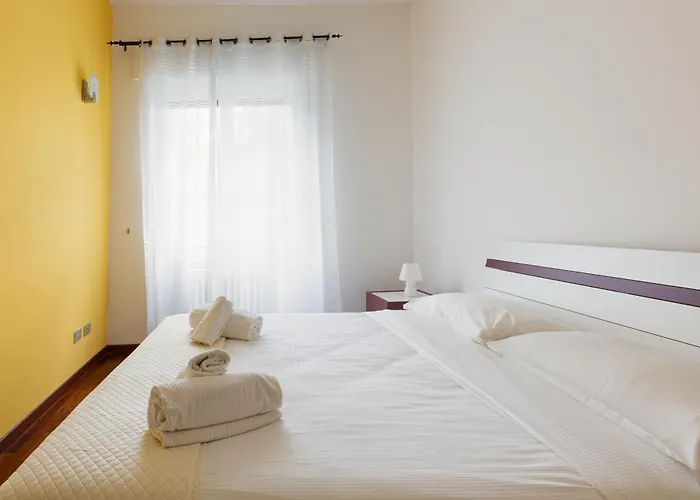 Guesthost - Gambara Balcony Apartment Milan