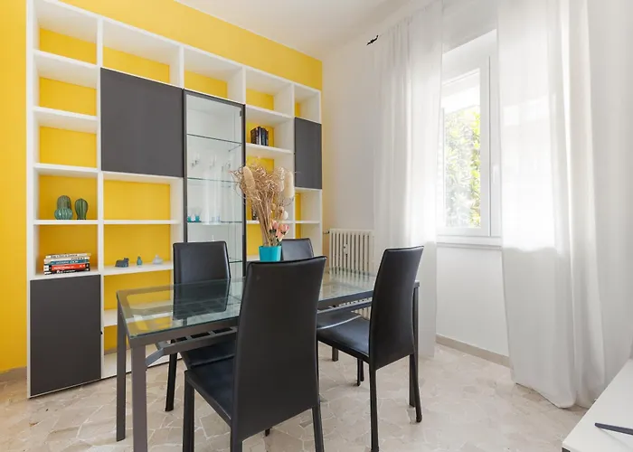 Guesthost - Gambara Balcony Apartment Milan